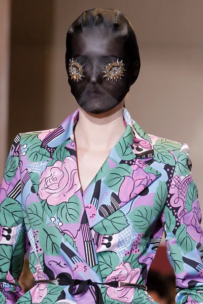 Look 16